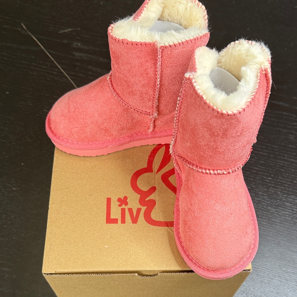 NEW IN BOX Liv Toddler Boots, salmon/pink, size S/6-7